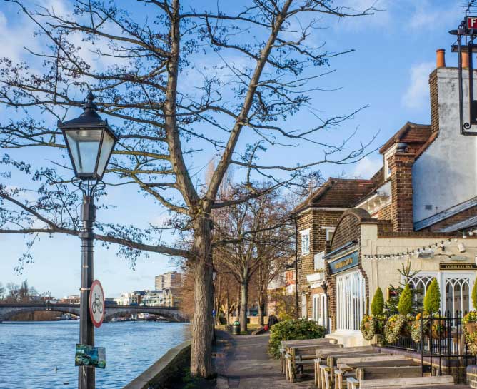 Chiswick river scene